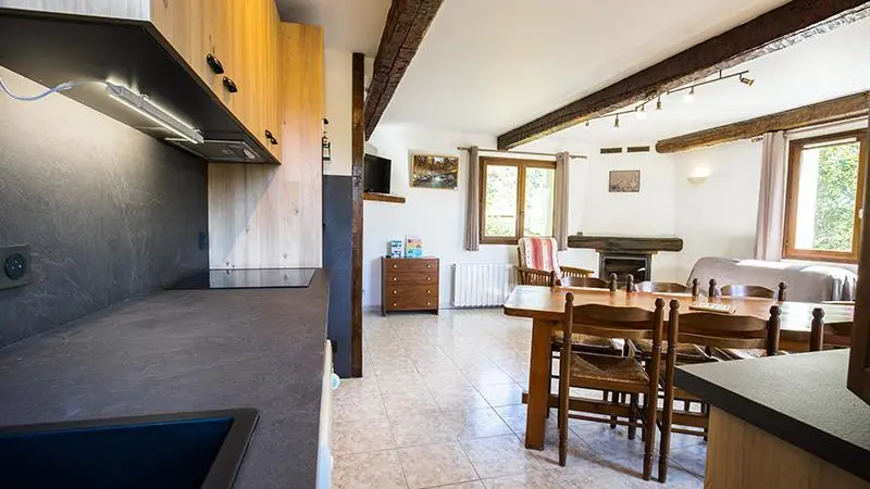 Gîte Les Cytises-Coin repas-Saint-Étienne-de-Tinée-Gîtes de France des Alpes-Maritimes