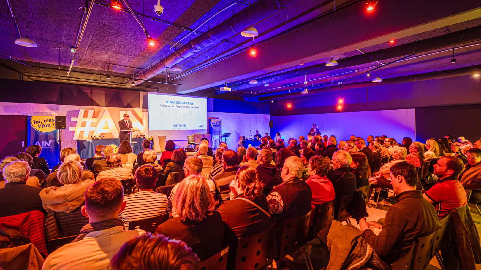 Soirée de lancement dans la salle d'exposition temporaire