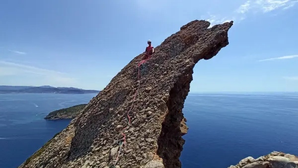 Half-day multi-pitch climbing in the Calanques