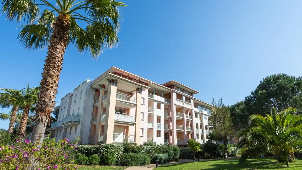 residence de tourisme les calanques du parc fréjus extérieur