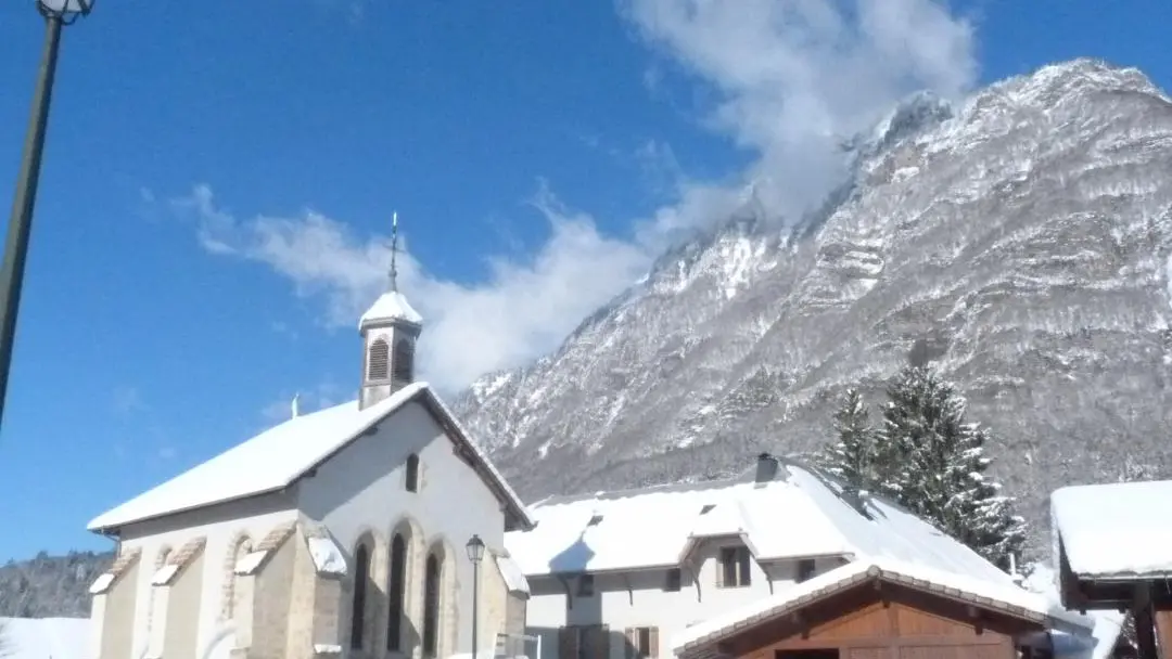 Le village sous la neige