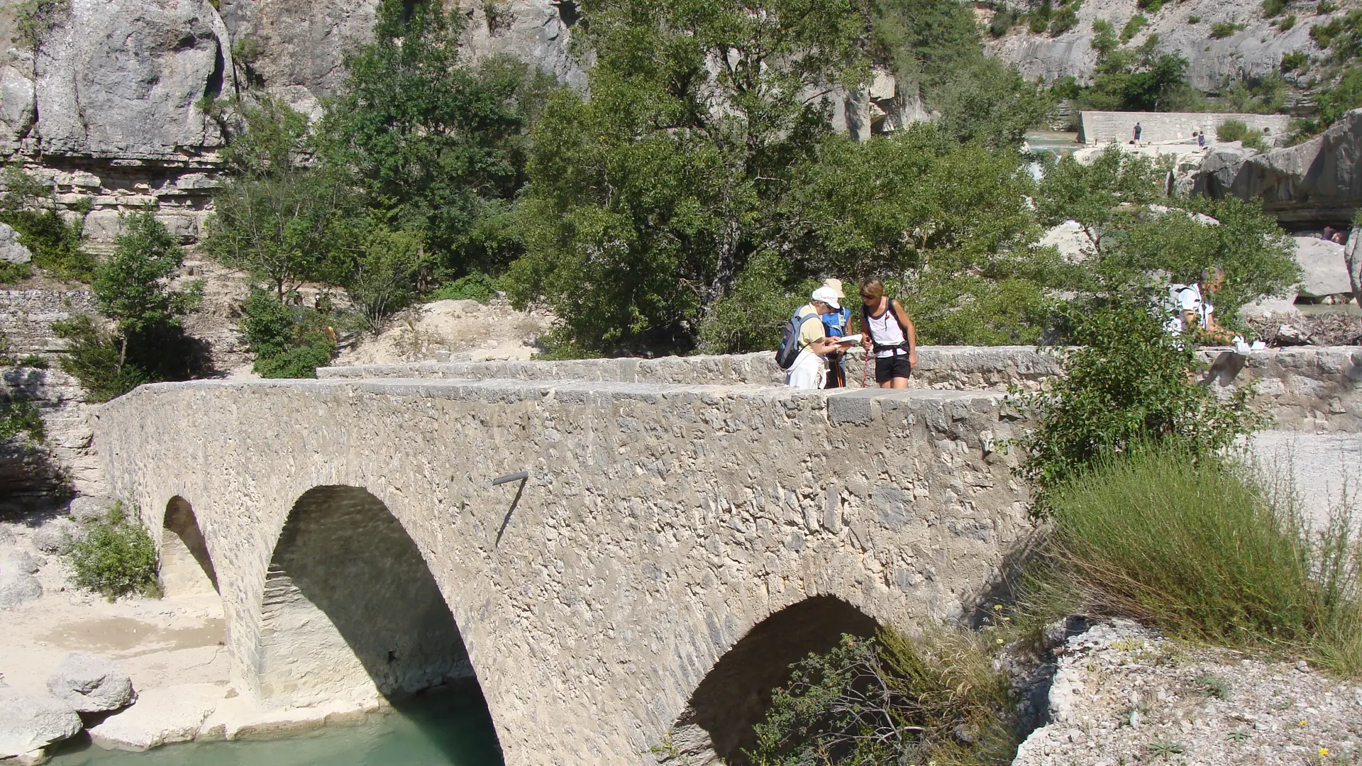 Pont médiéval de Châteauneuf-de-Chabre