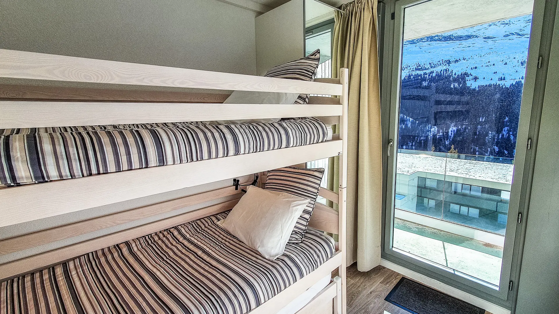 Chambre N°2 avec lits superposés