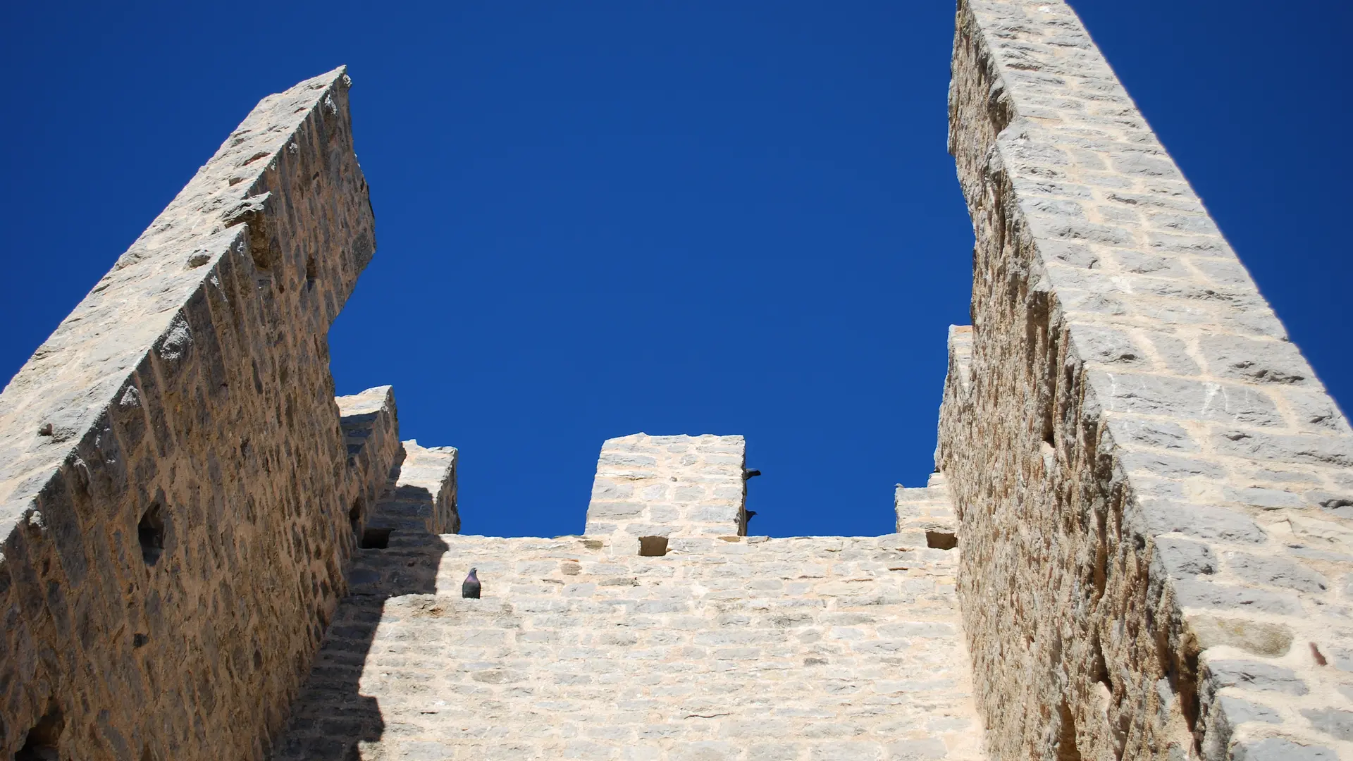 Remparts et vestiges du château des Seigneurs de Fos à Hyères