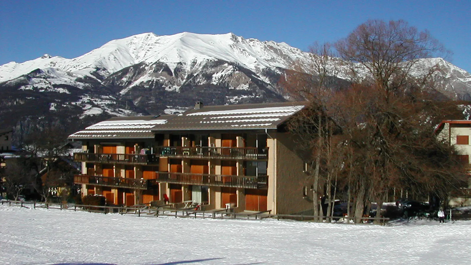 T2 vue panoramique face aux pistes