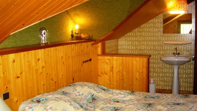 Chambre avec lit double/Bedroom with a double bed-Vieux noyer (Noisetier)-Le Grand-Bornand