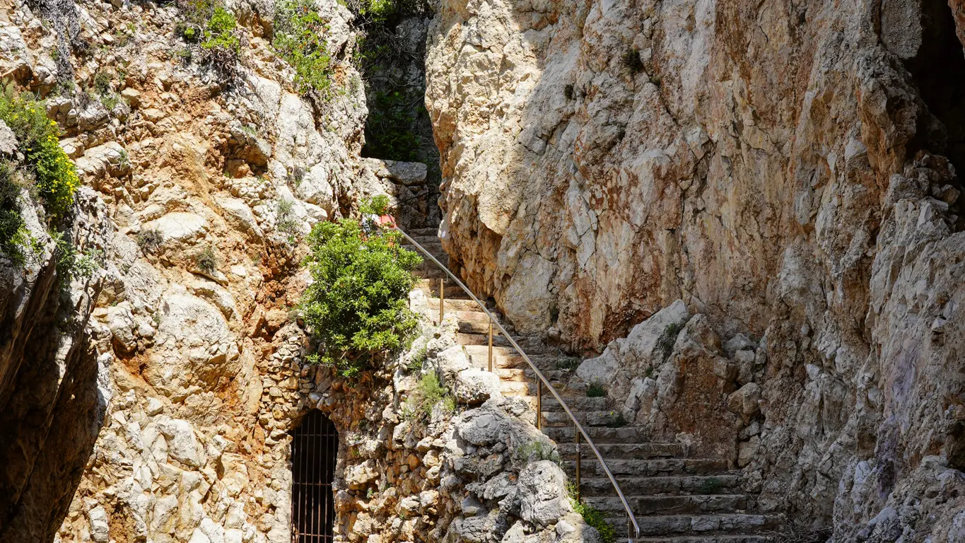 Sentier Tirepoil au Cap d'Antibes©KC_Office de Tourisme Antibes