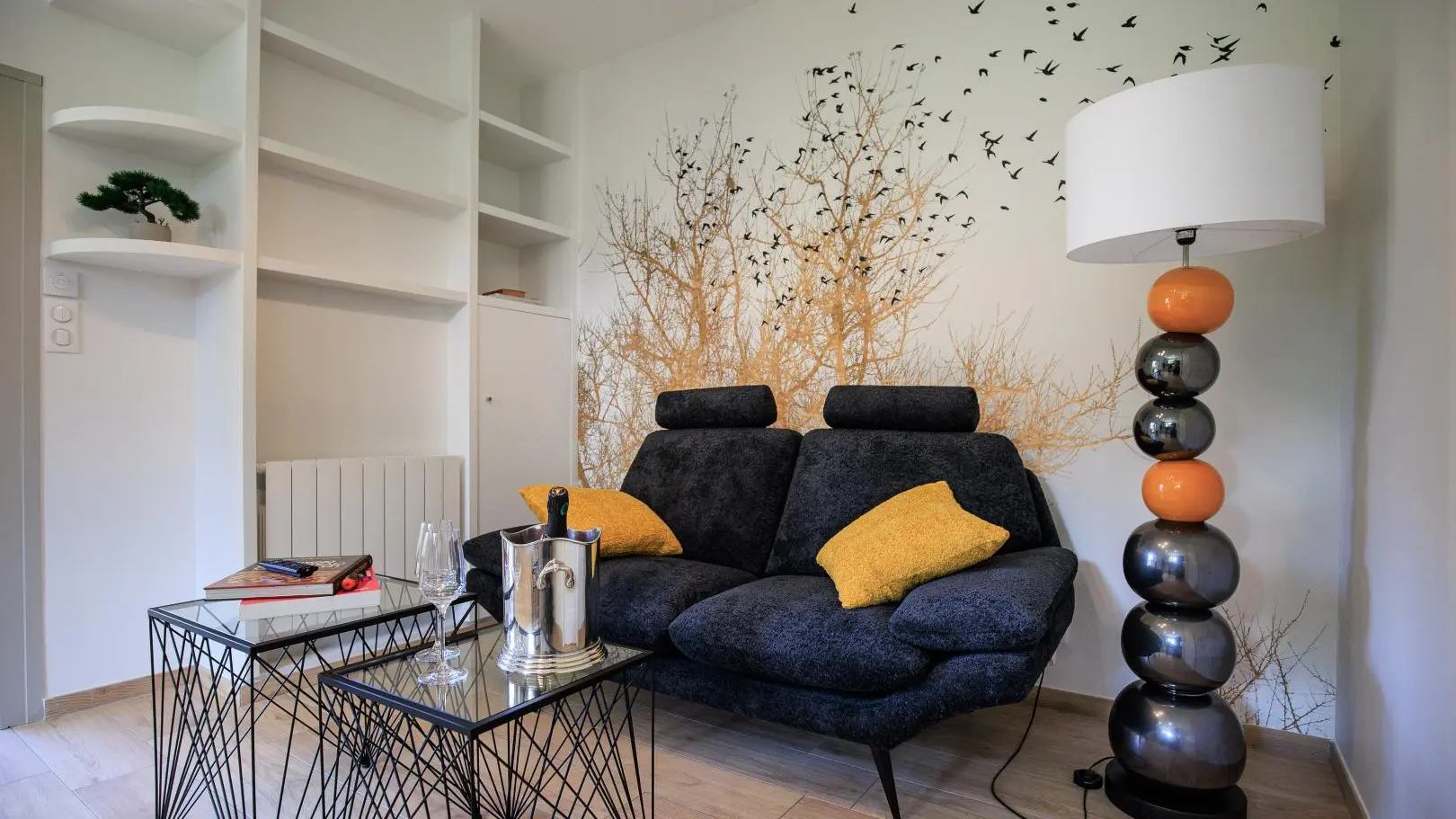 salon privé , chambre attenante