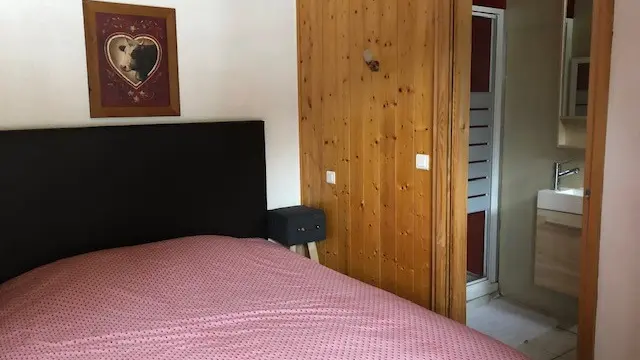Chambre avec salle de bains