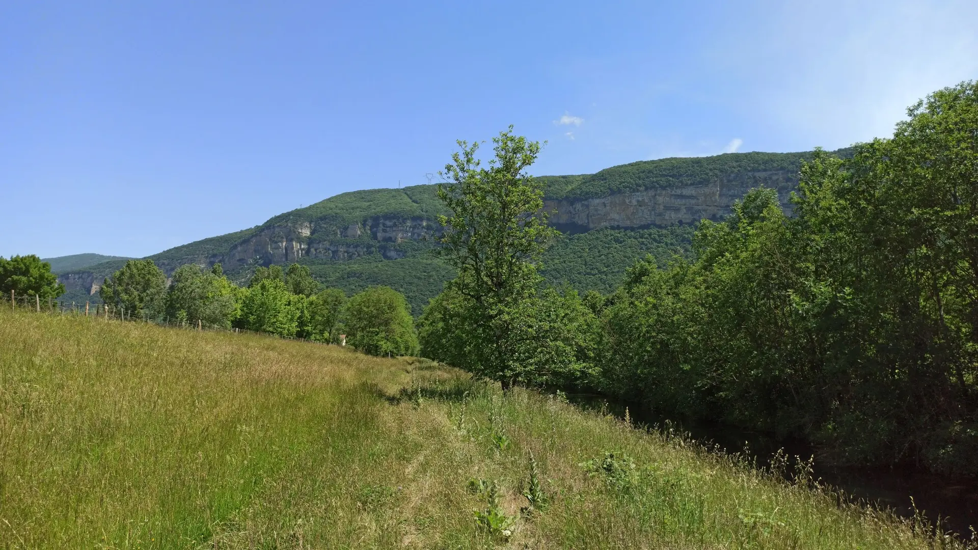 Vue sur le Bugey depuis le sentier