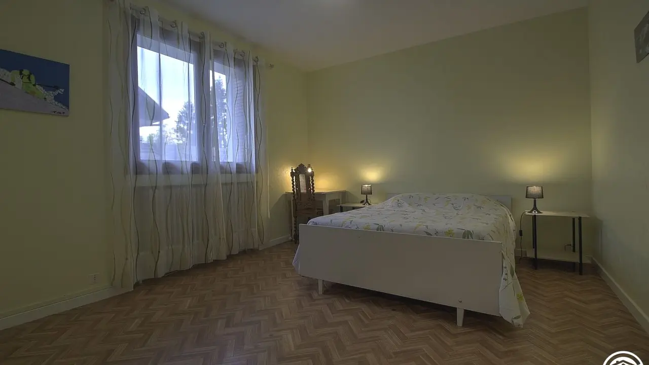 Chambre Turignin : chambre au 1er étage avec 1 lit 2 personnes