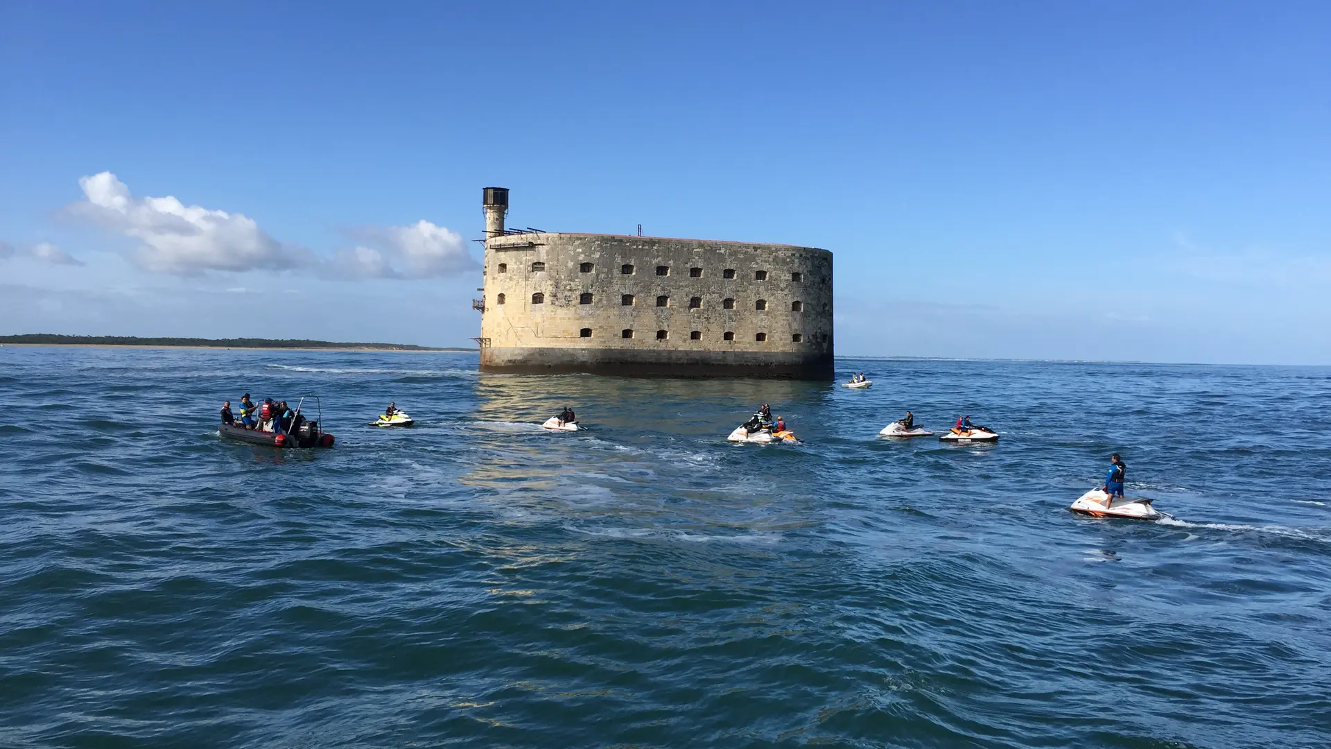 Balade en jet ski autour de fort Boyard par Ré Glisse