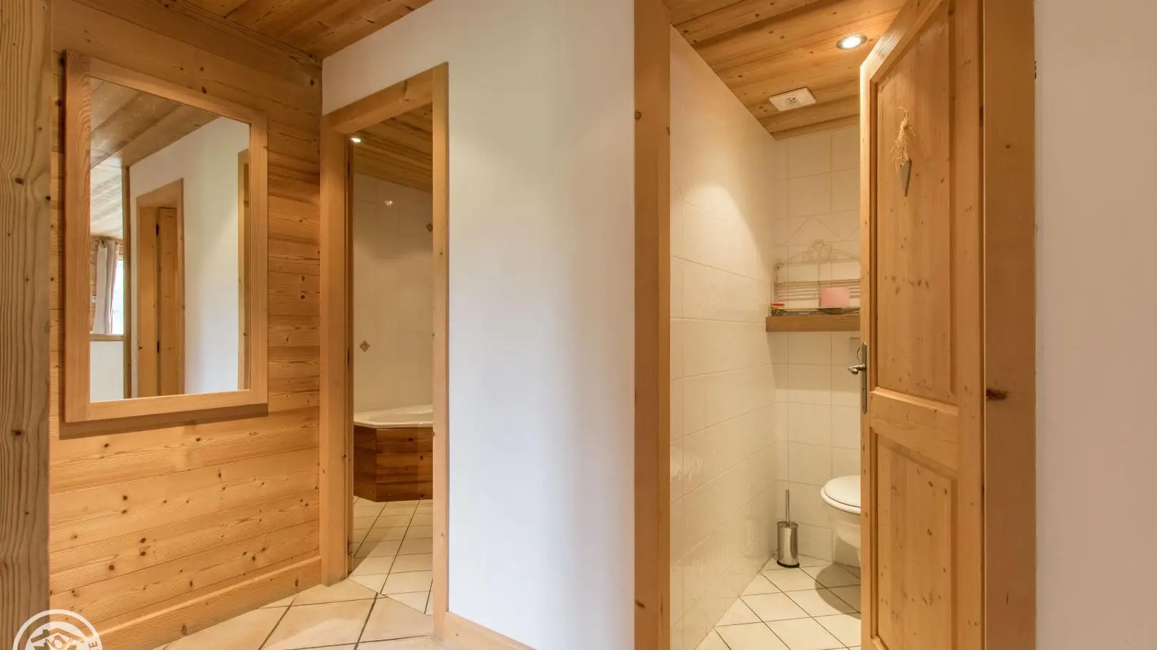 toilette indépendant et salle d'eau, salle d'eau attenante avec douche à l'italienne, 1 Vasque, 1 lave-linge...