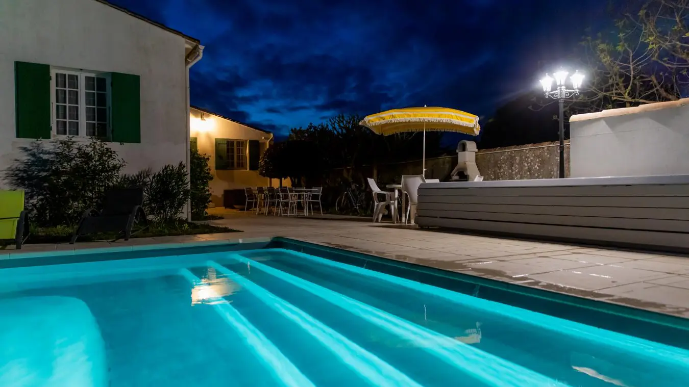 Piscina de noche