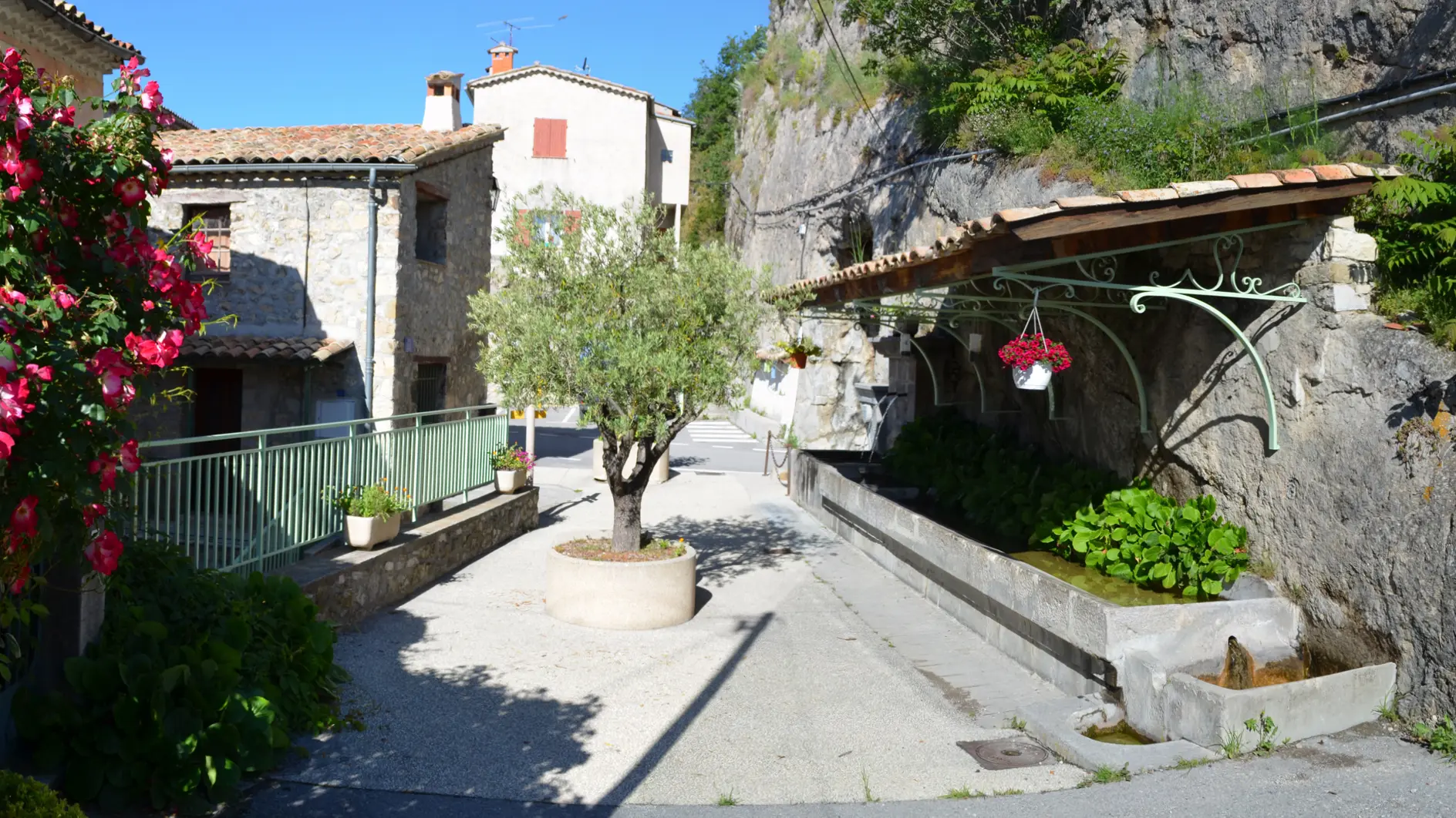 Rue du village de La Rochette