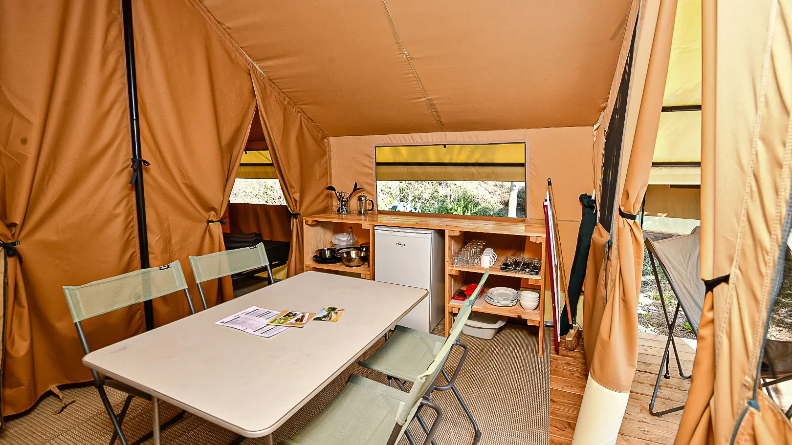 Intérieur tente Ponza