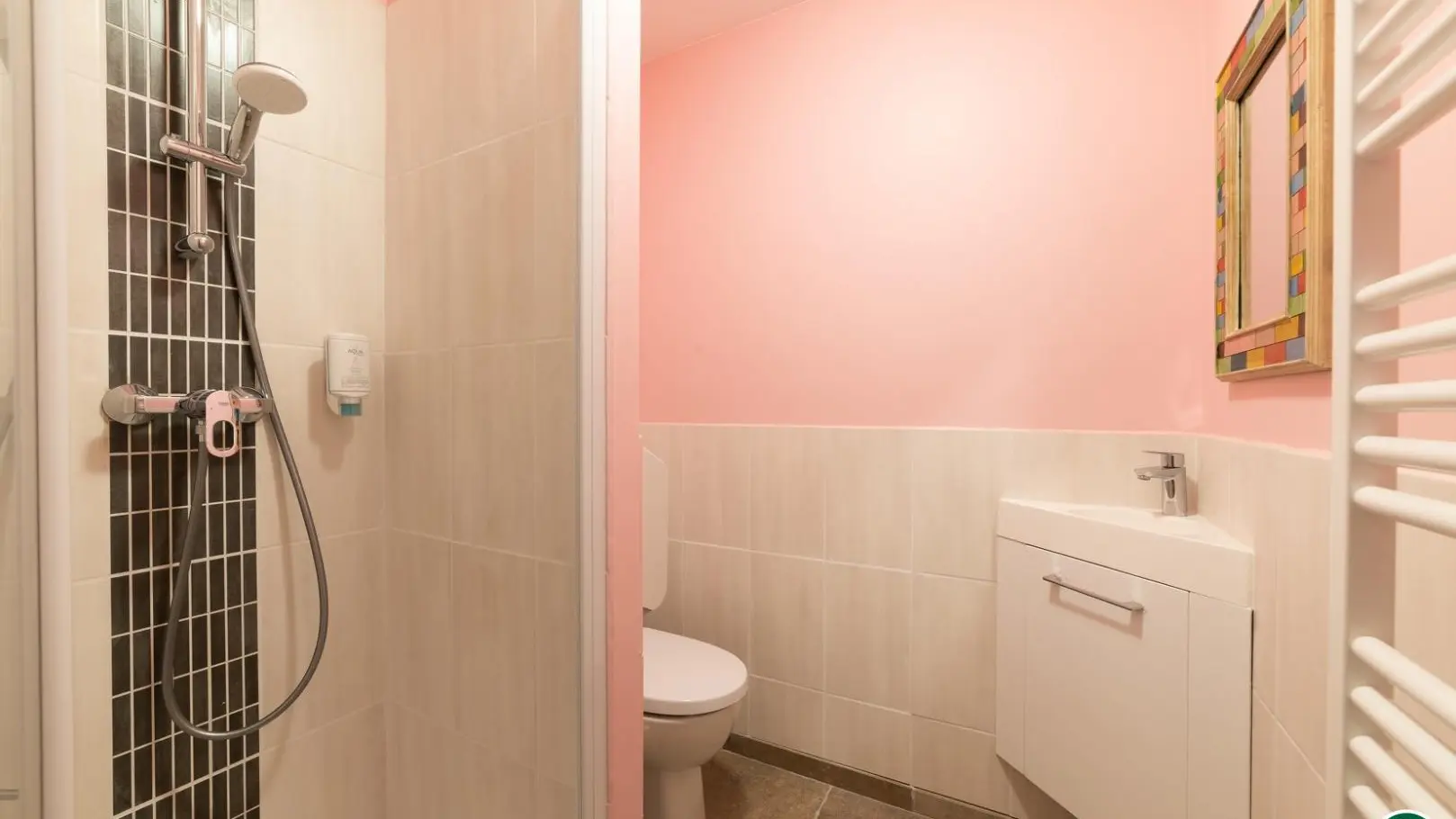 2°salle de bain derrière la cuisine
