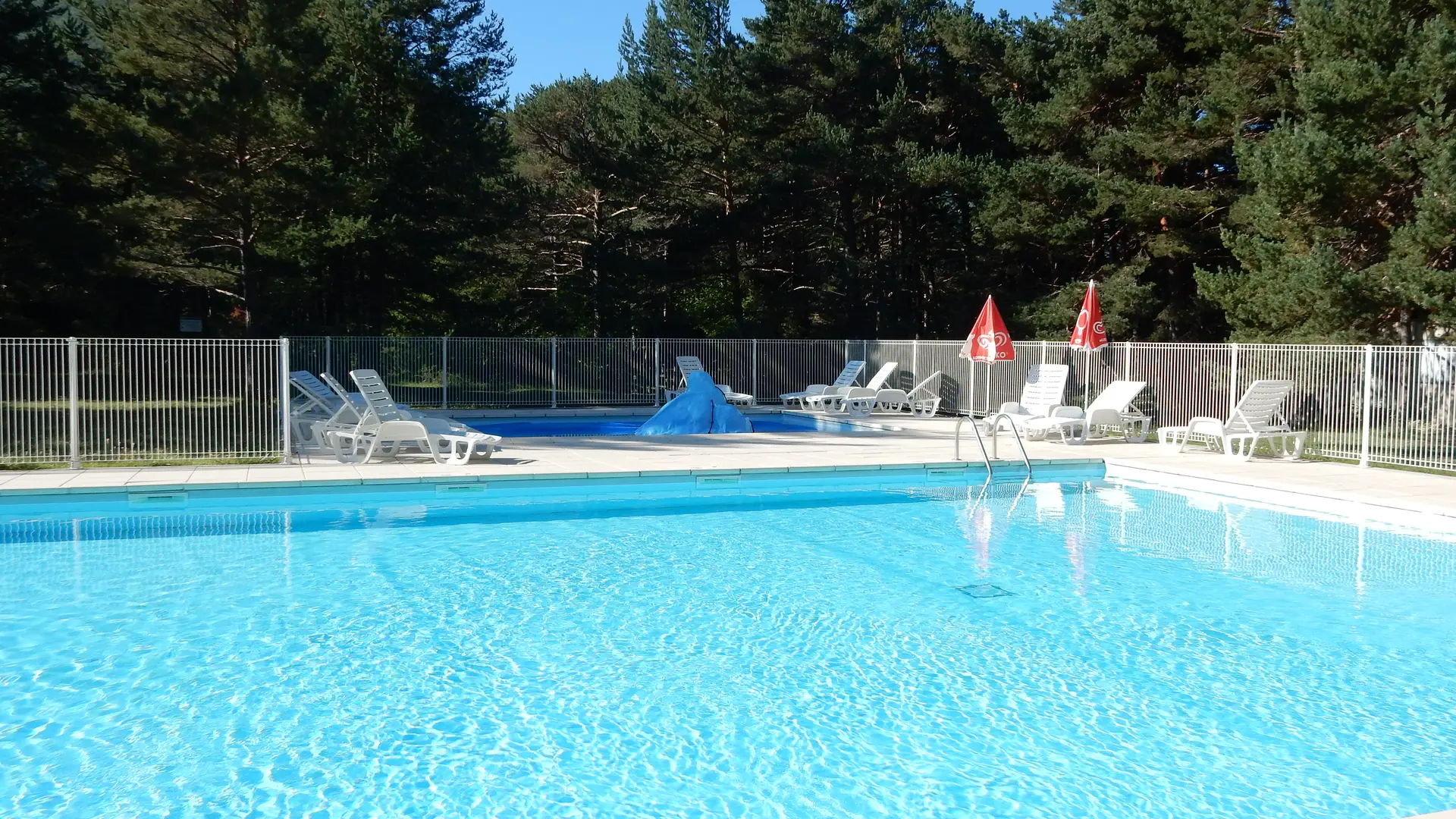 Camping Les Sérigons La Roche des Arnauds : piscine