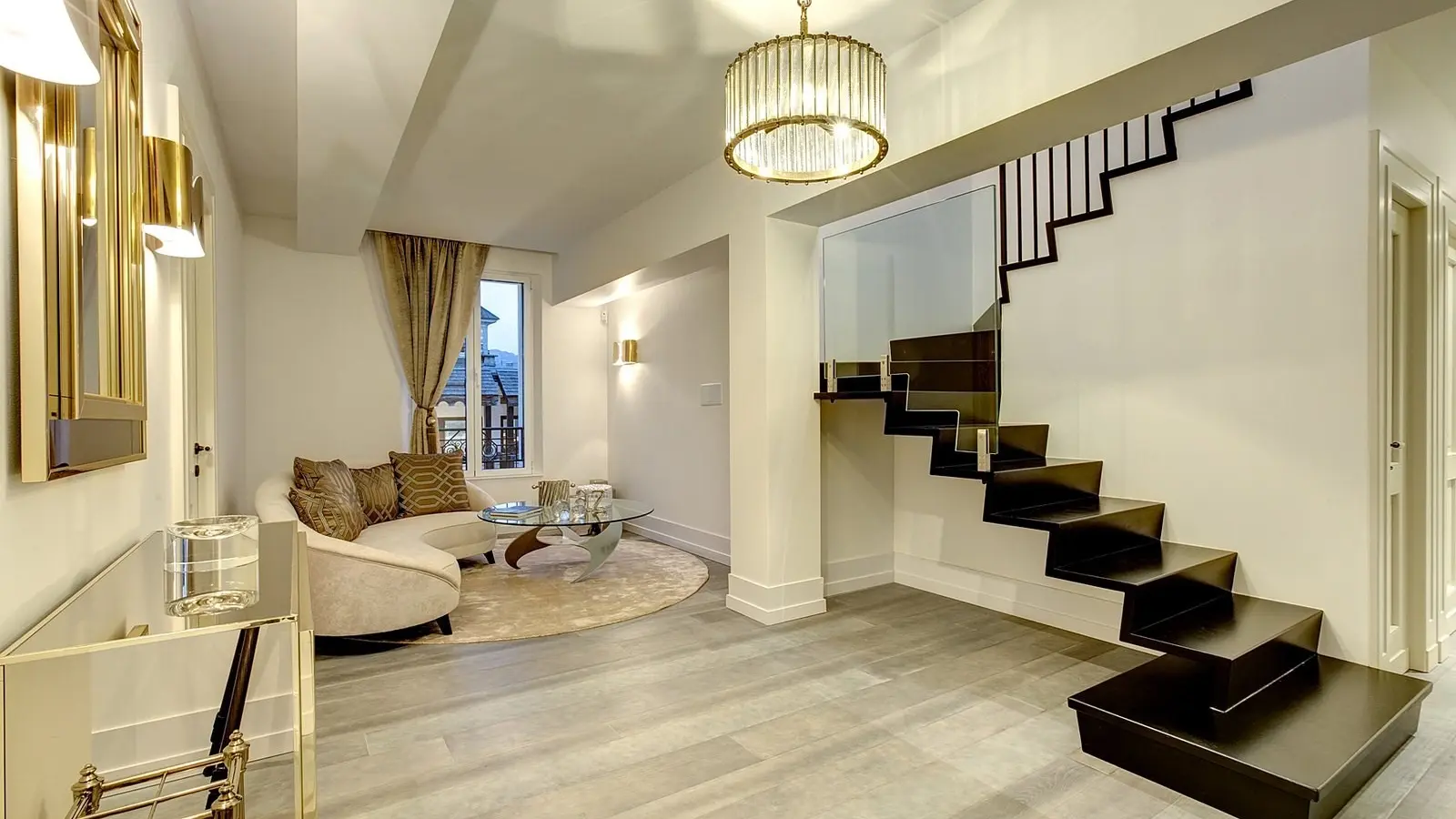 Penthouse Le Lustre Dining View