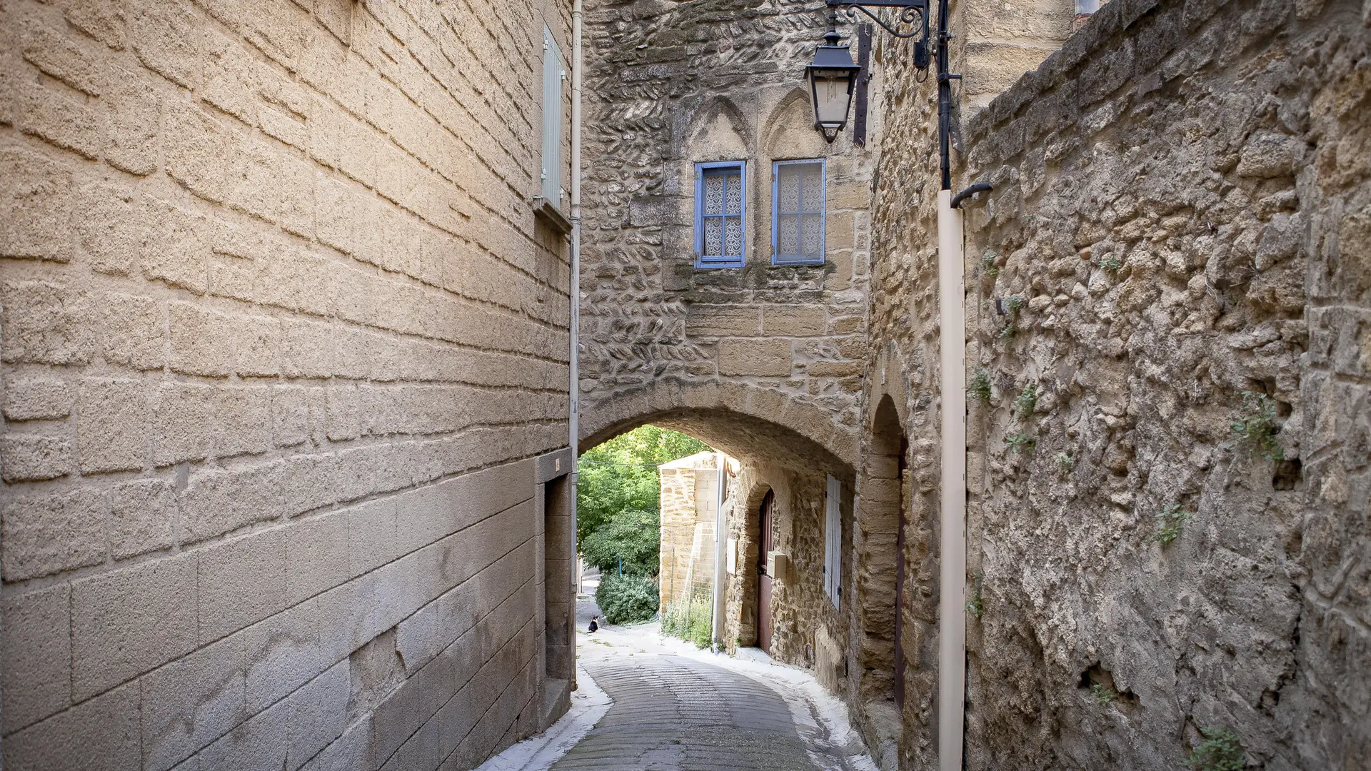 Rue de l'Eglise - Châteauneuf du Pape