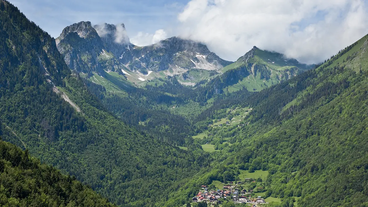 Village de Novel et ses montagnes