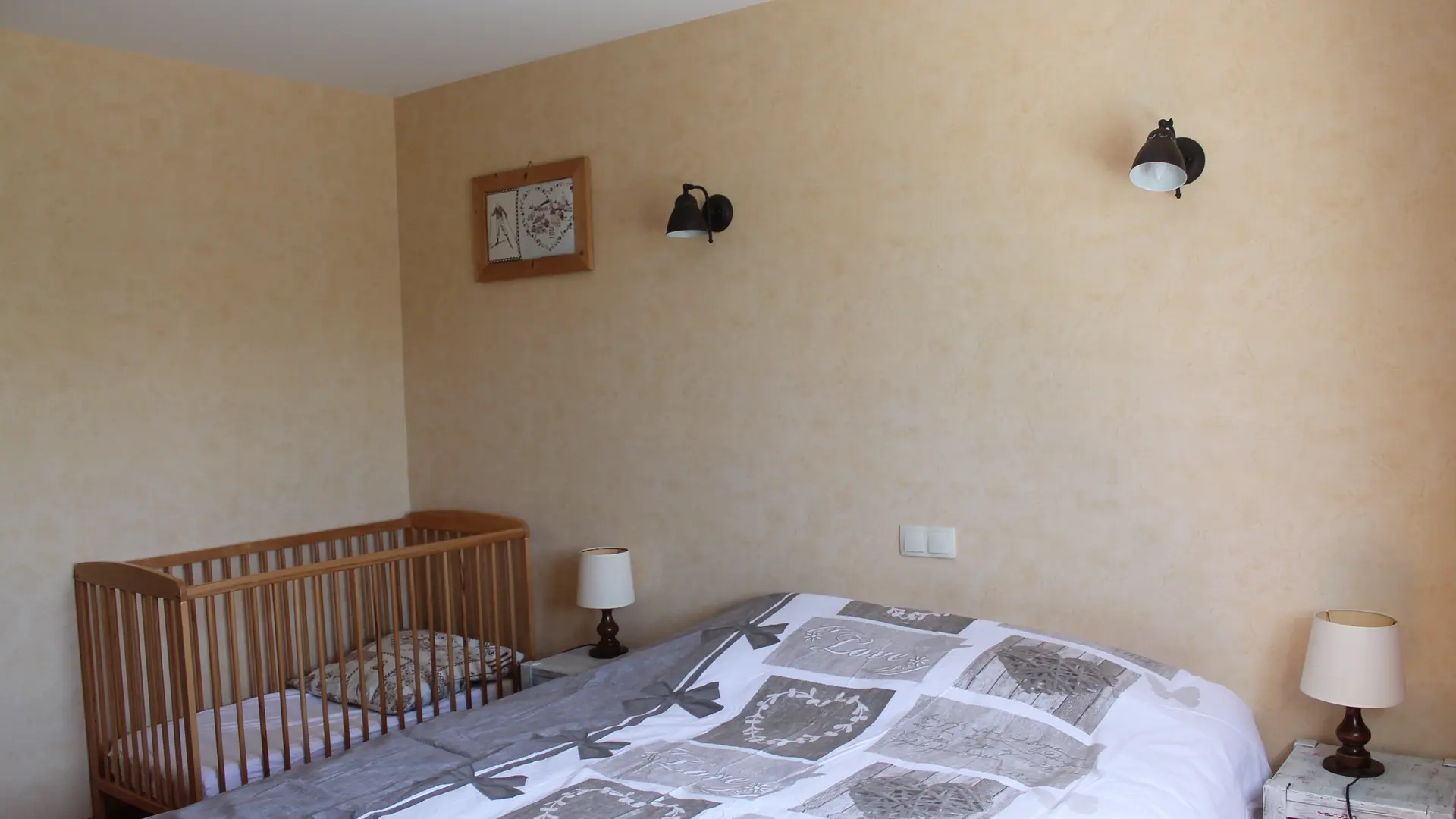 Chambre avce it double/Bedrooom with a double bed-Fleur des Alpes n°5-Le Grand-Bornand
