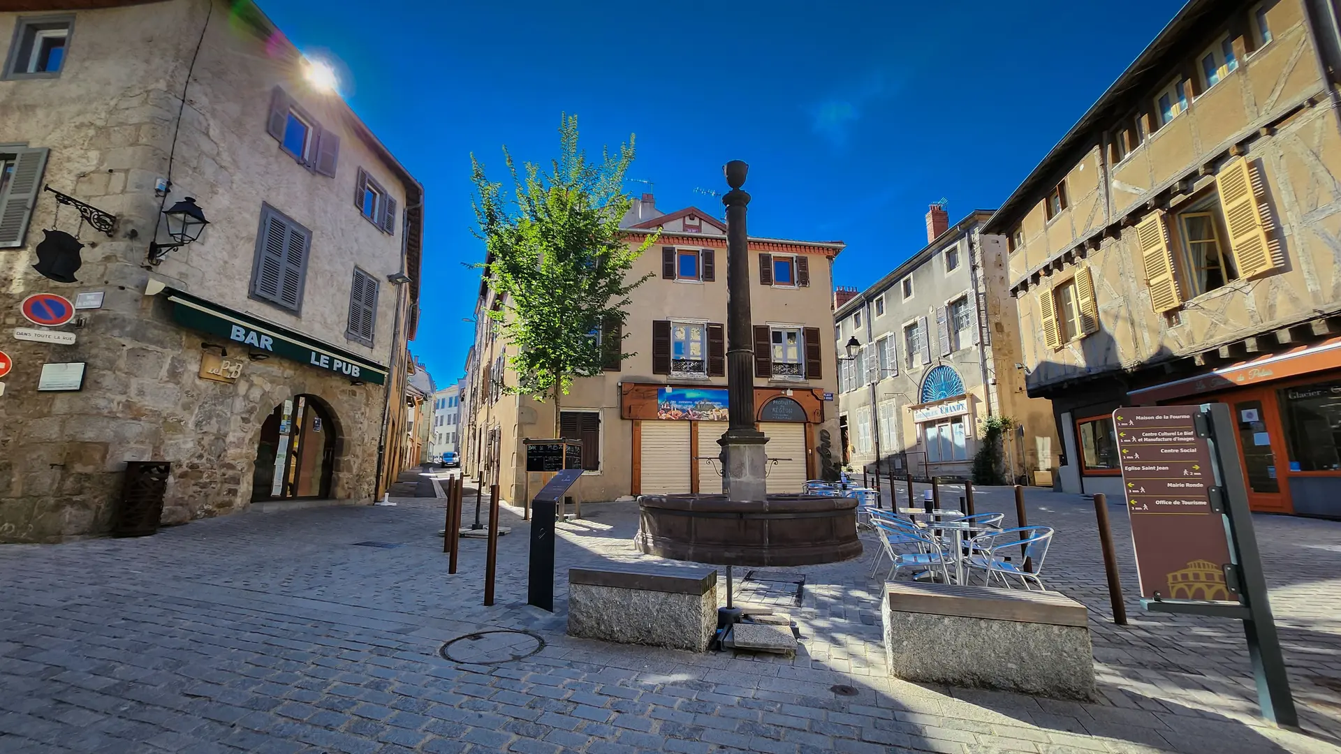 Place des Minimes à Ambert