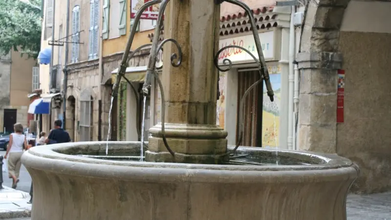 Fontaine Louis Gauthier - Aups