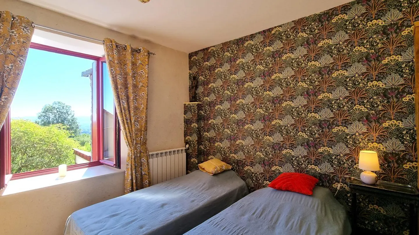 1er niveau : chambre 1 : 2 lits 90, pouvant être modulable en lit 180.