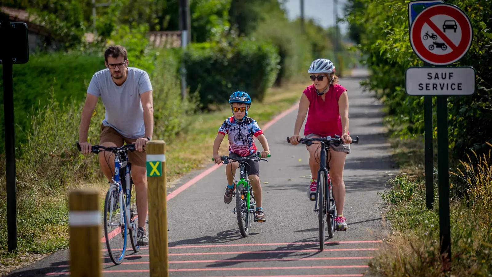 Famille à vélo sur La Traverse