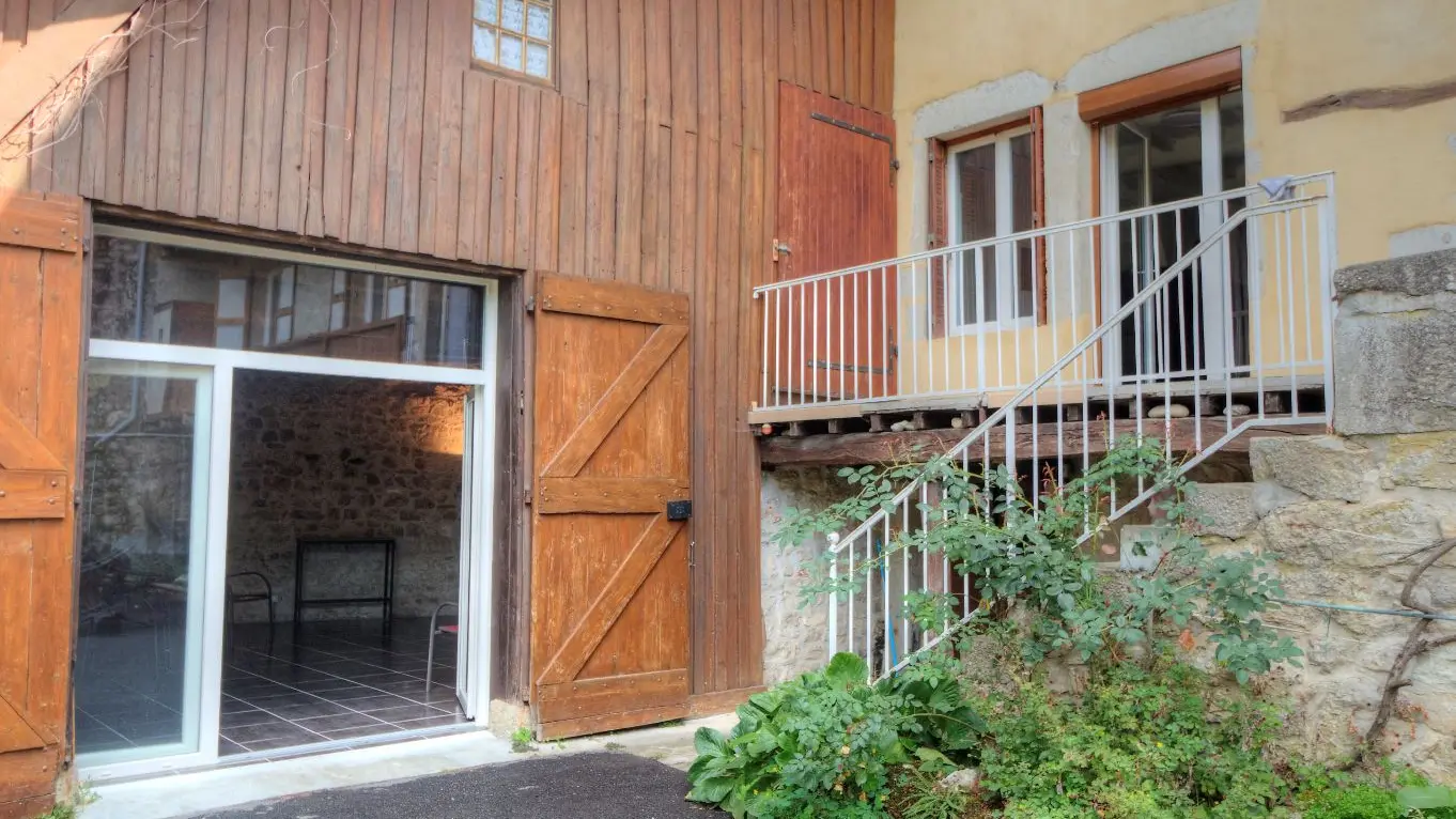 Salle attenante au gîte permettant de se regrouper