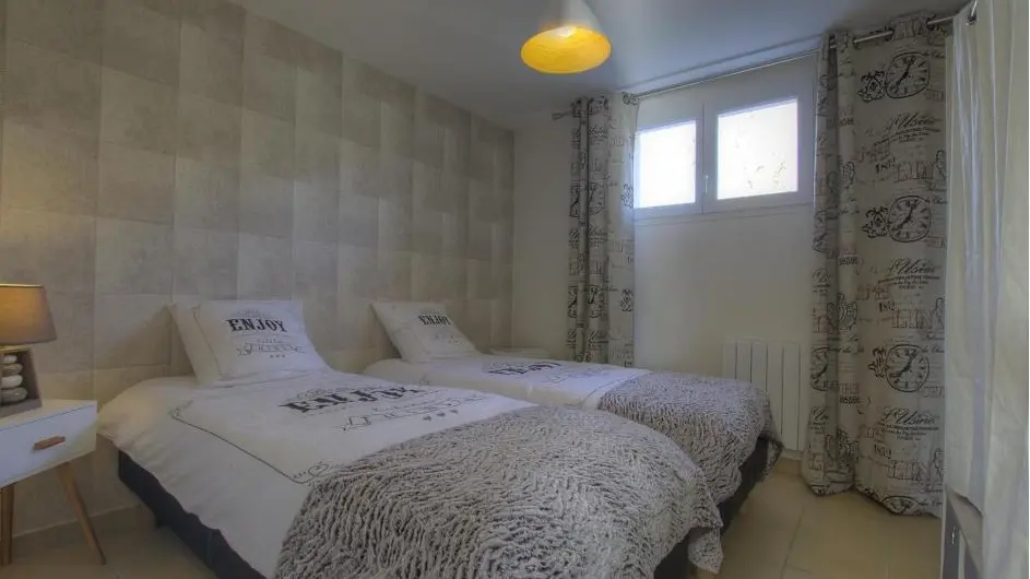 La deuxième chambre est composée de deux lits simples en 80*200.