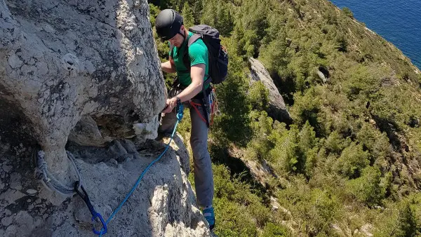 Half-day multi-pitch climbing in the Calanques