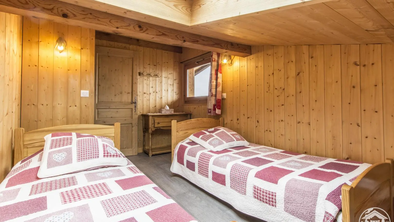 lits séparés dans la plus petite chambre au second étage.