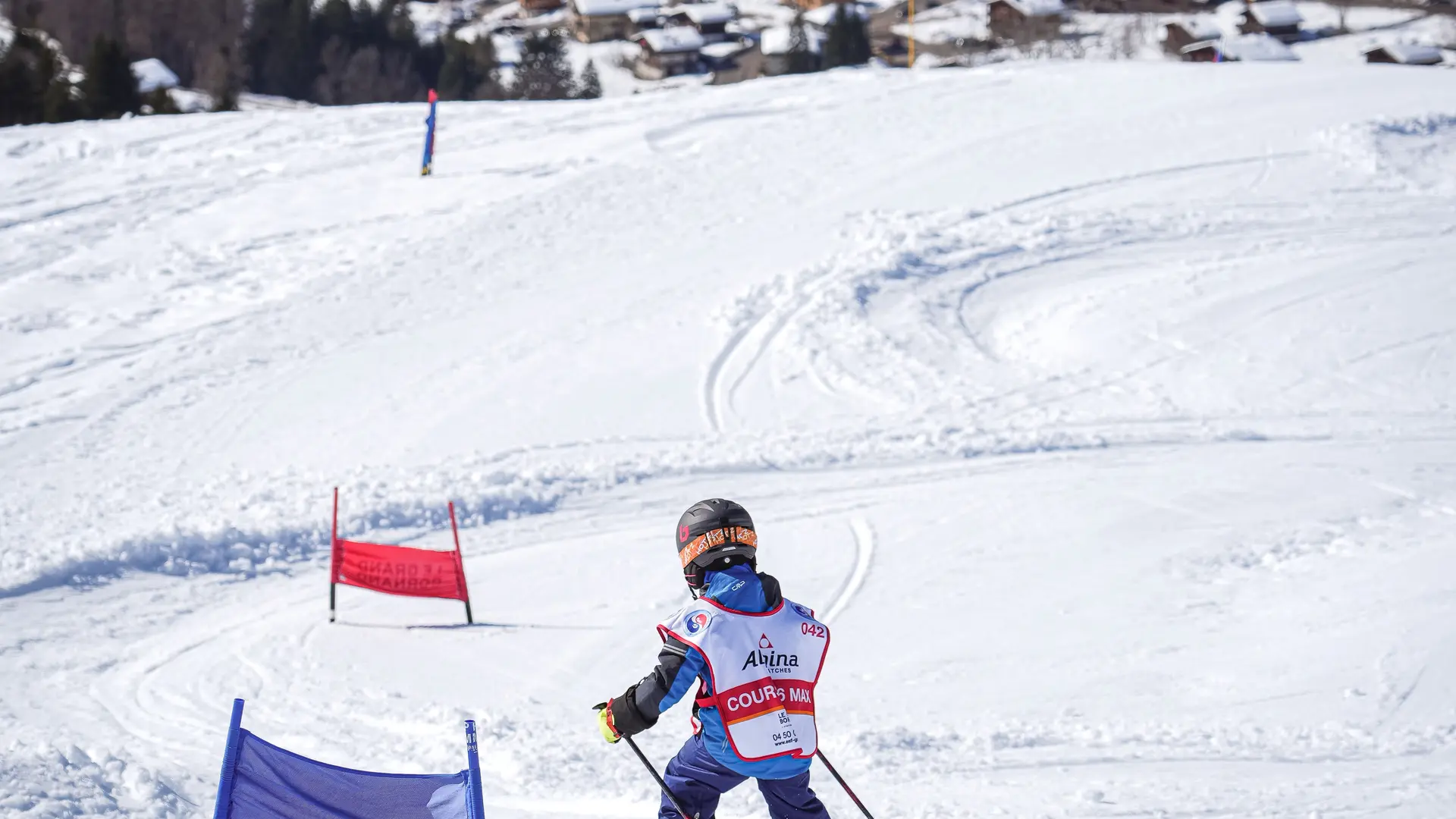 Enfant dans le slalom Alpina Watches ESF Expérience_Le Grand-Bornand