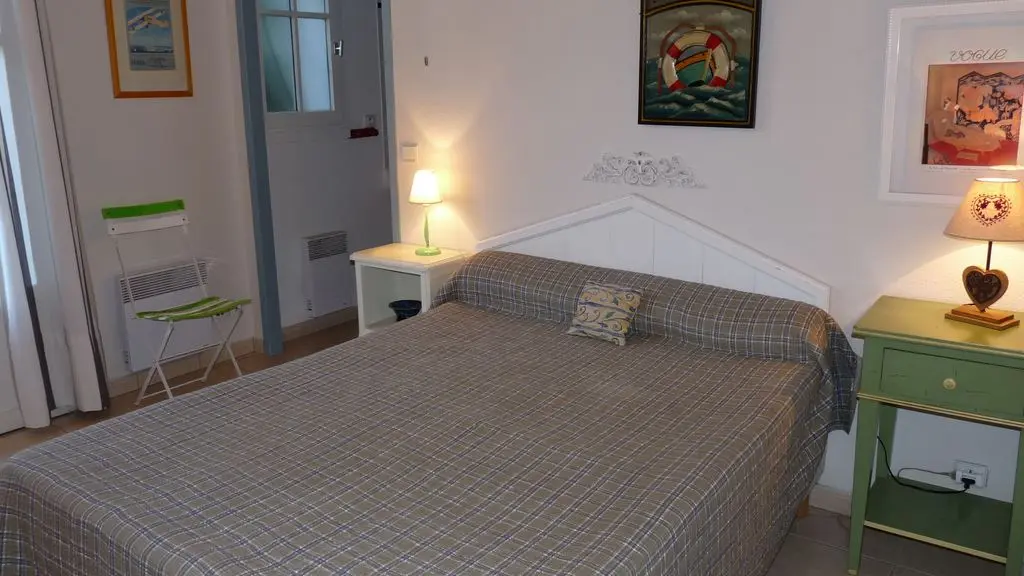 Master bedroom 4