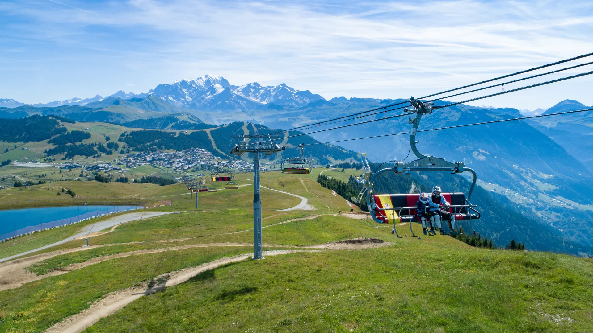 Télésiège pour les piétons et les VTT