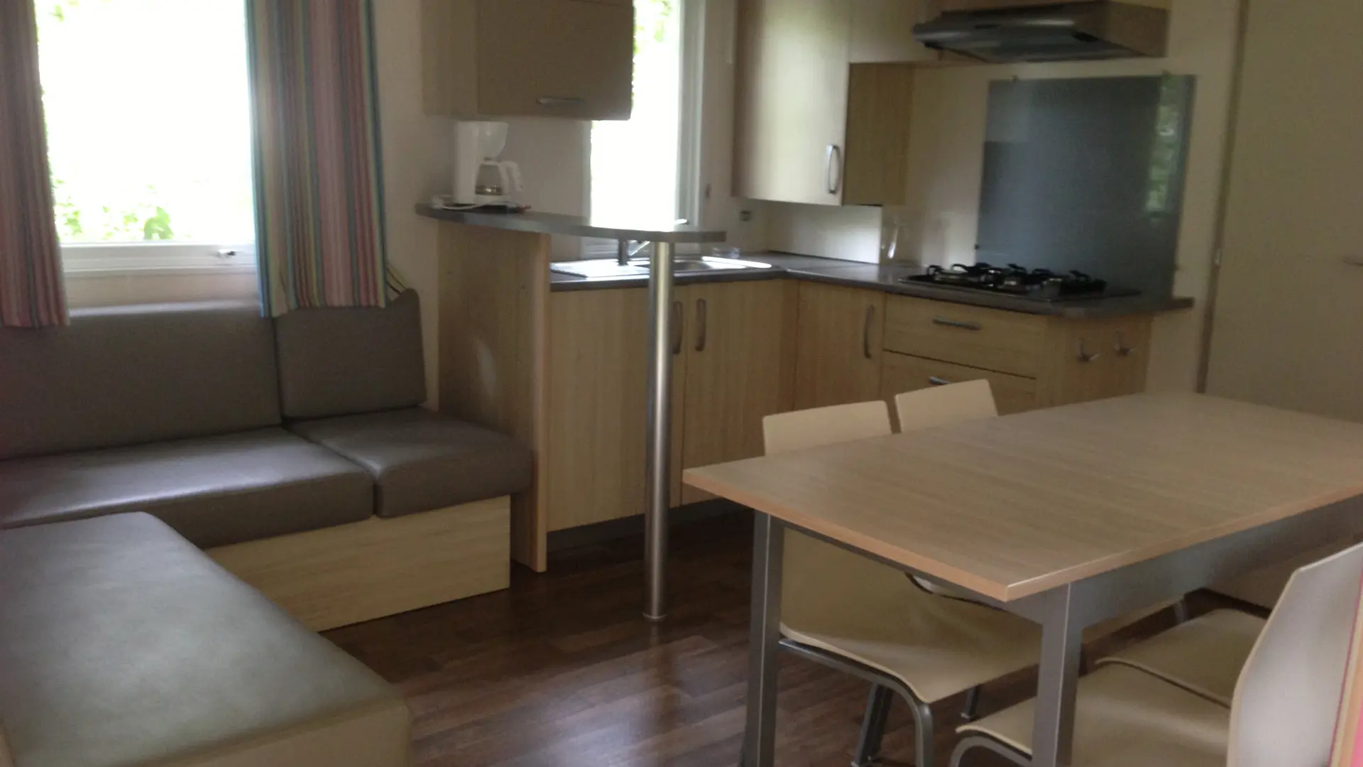 camping saumont 3 étoiles aixlesbainsrivieradesalpes intérieur mobil-home Titiania