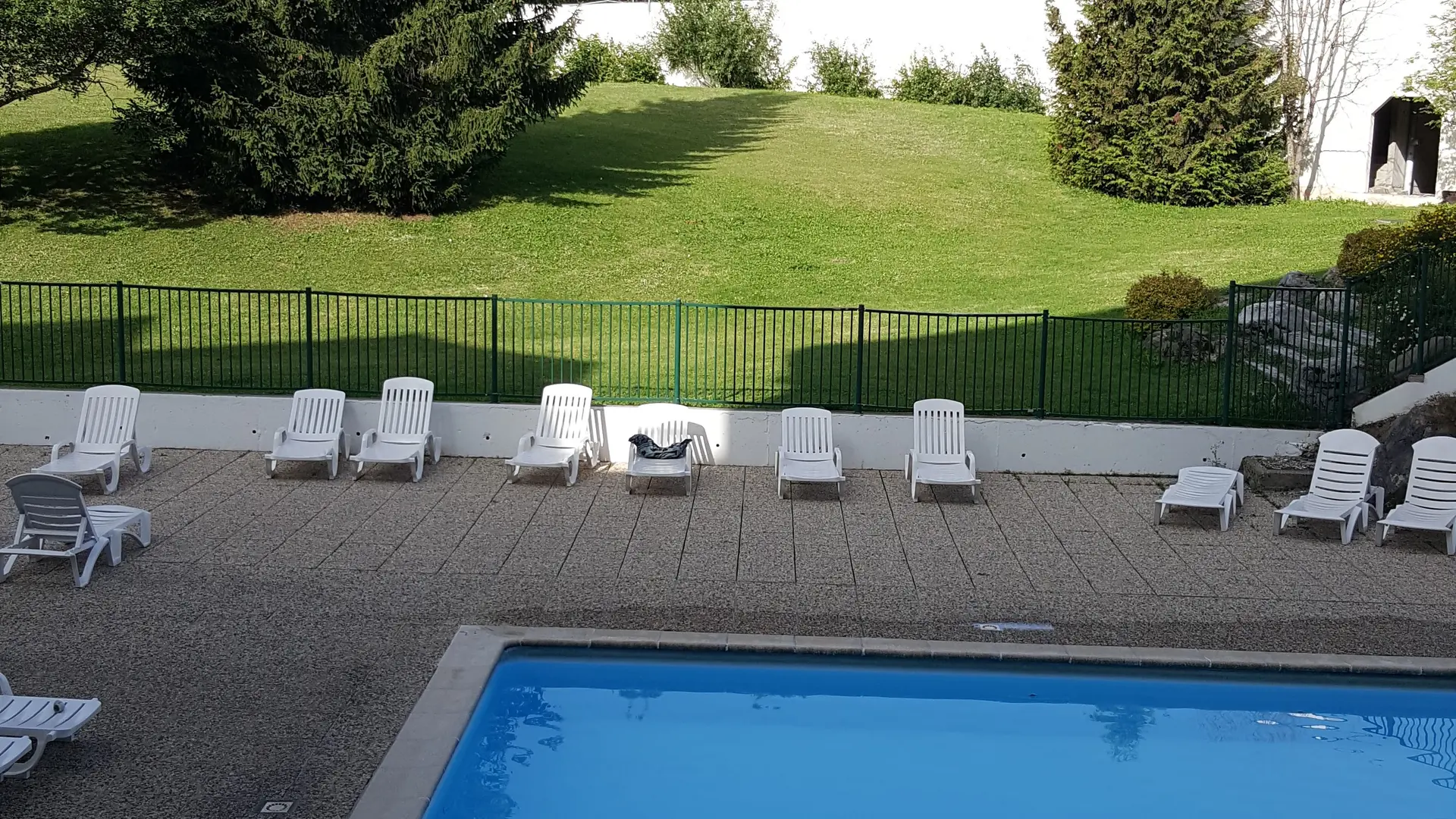 Piscine en été