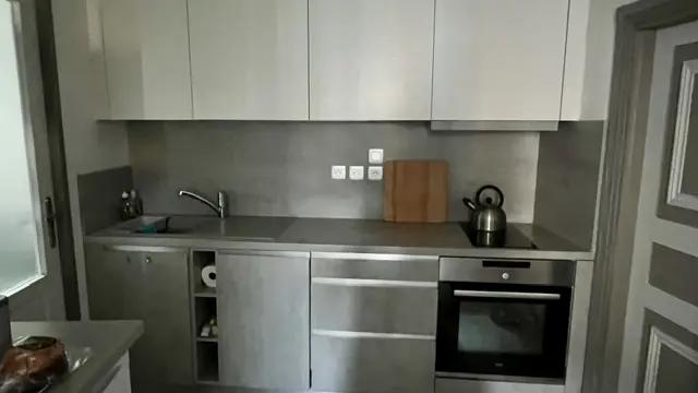 Cuisine équipée avec LV intégré