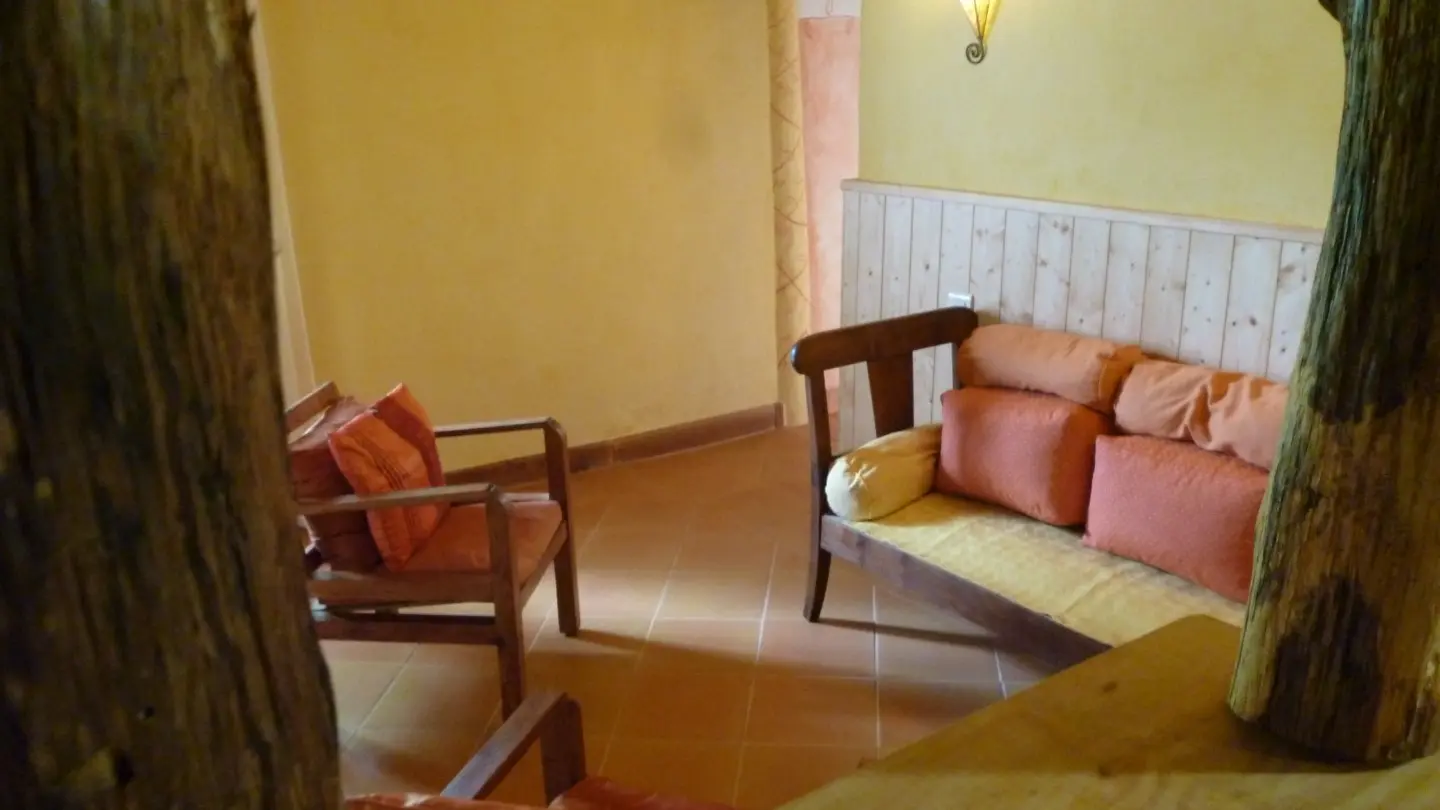 Vue du salon par le passe-plat