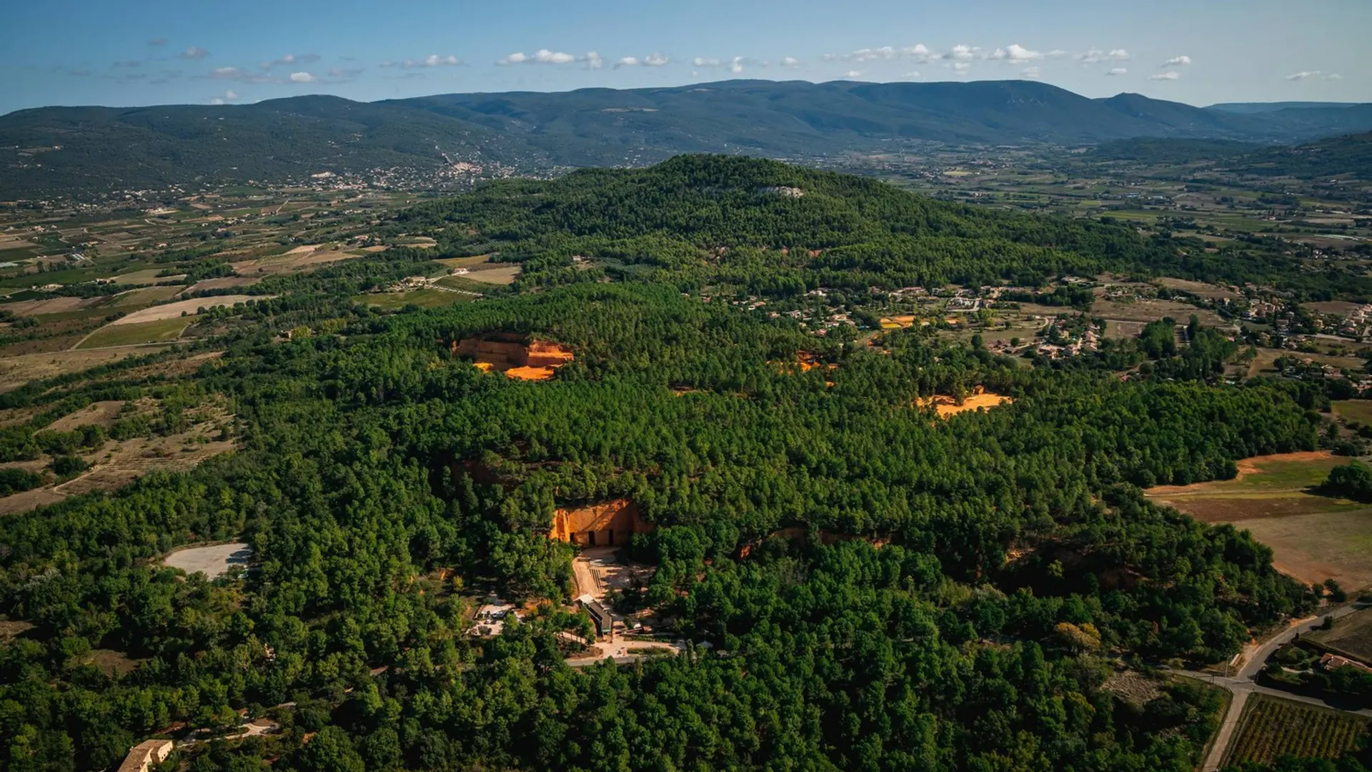 Mines de Bruoux et colline de Perréal
