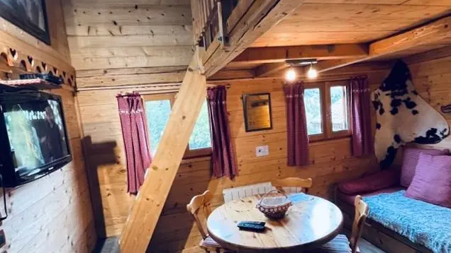 salle à manger ,échelle de meunier pour la mezzanine