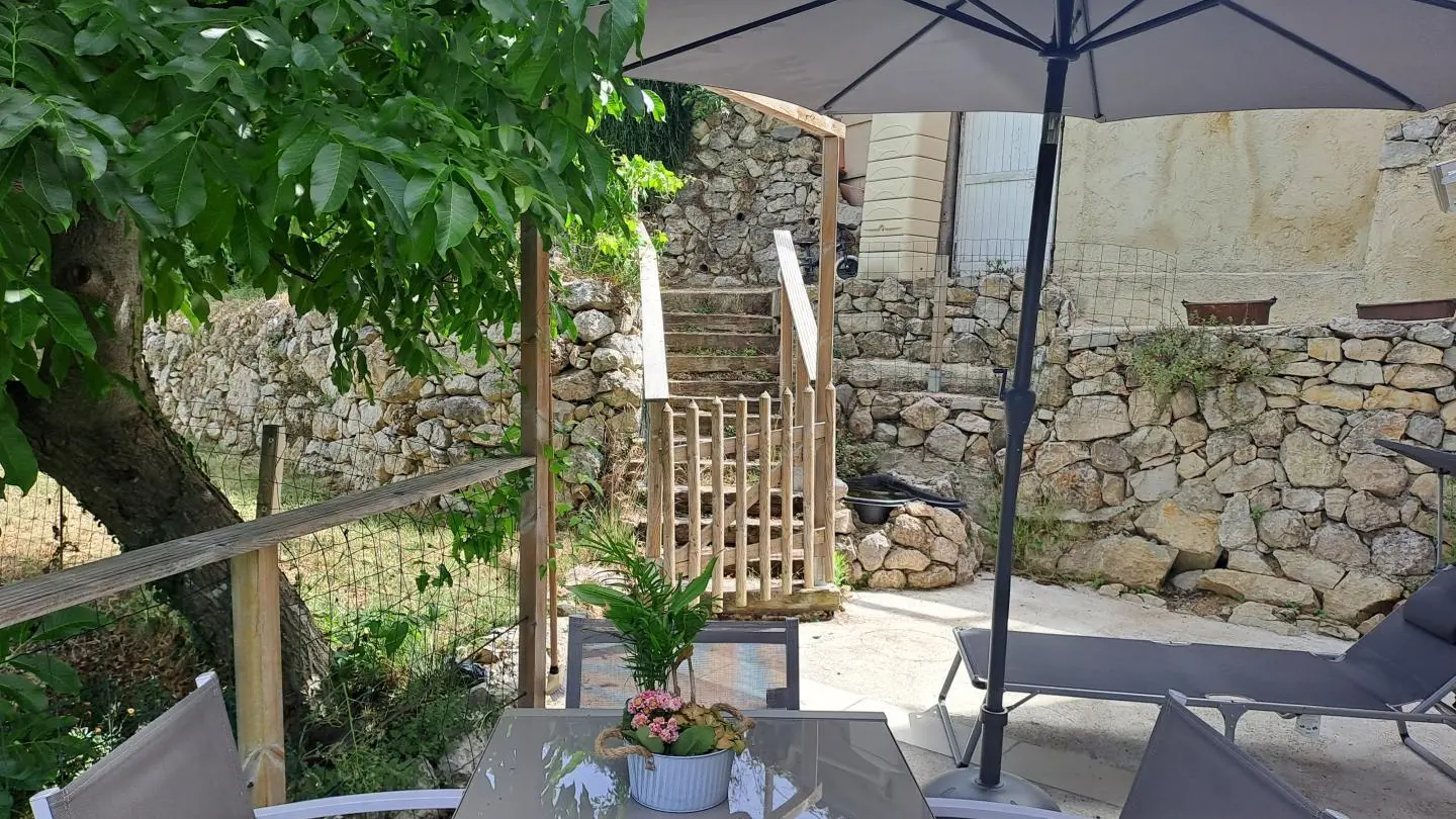 Terrasse Gîte Luna Estella Gîtes de France Alpes-Maritimes à Tourrette Levens