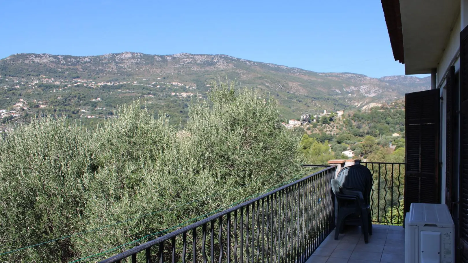 Gîte Ferion-Terrasse-Contes-Gîtes de France des Alpes-Maritimes