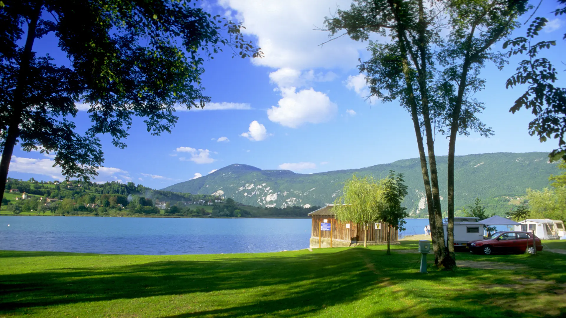 Camping Le Curtelet au bord du lac d'Aiguebelette