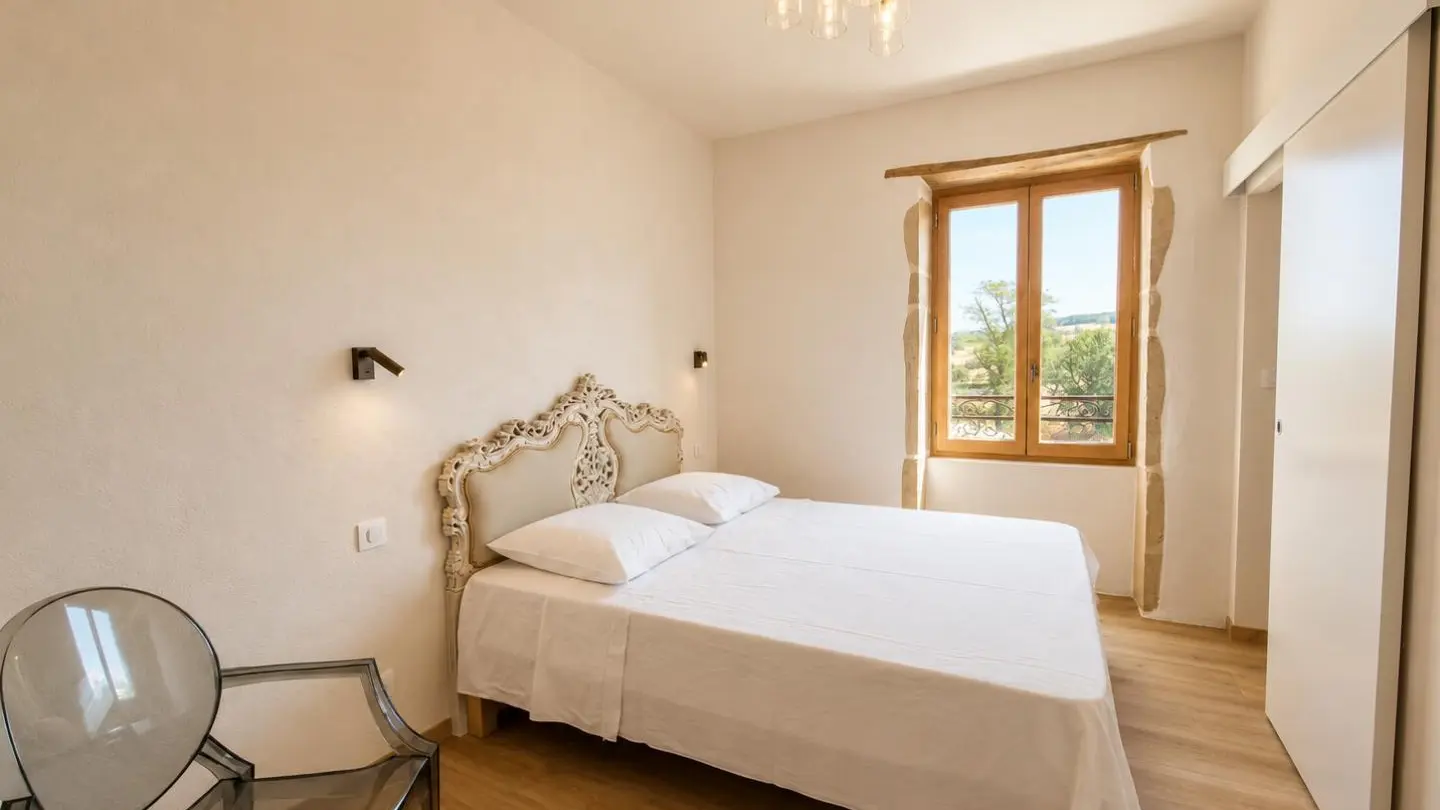 Suite 3 : un lit 160x200cm avec salle d'eau privative.