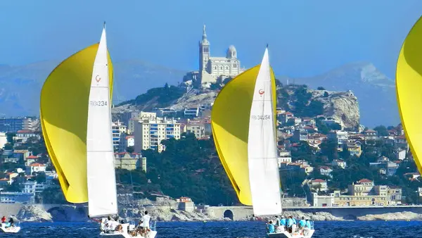 Initiation croisière à la voile dans les calanques du Frioul