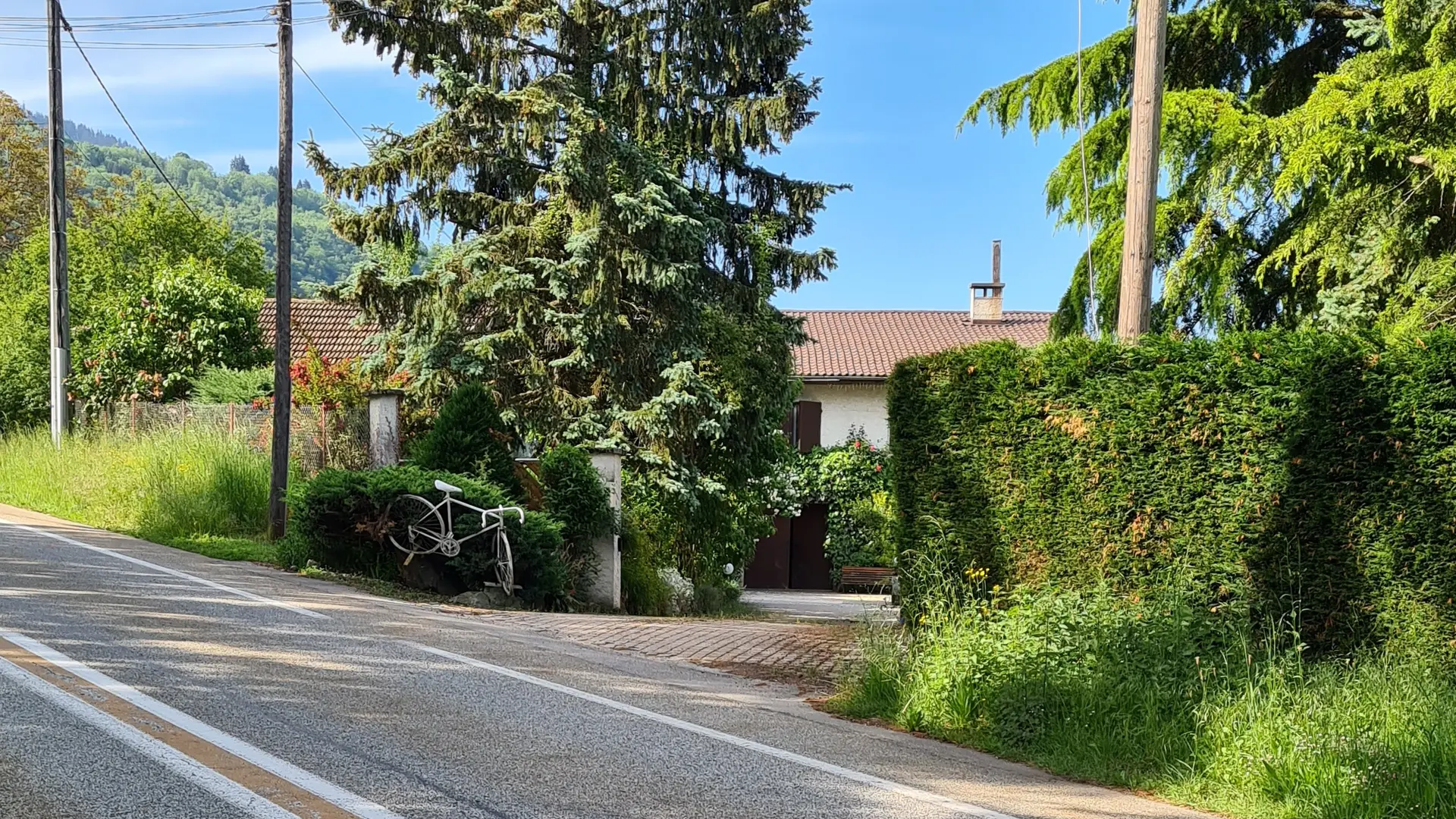 Vue de la propriété depuis la route