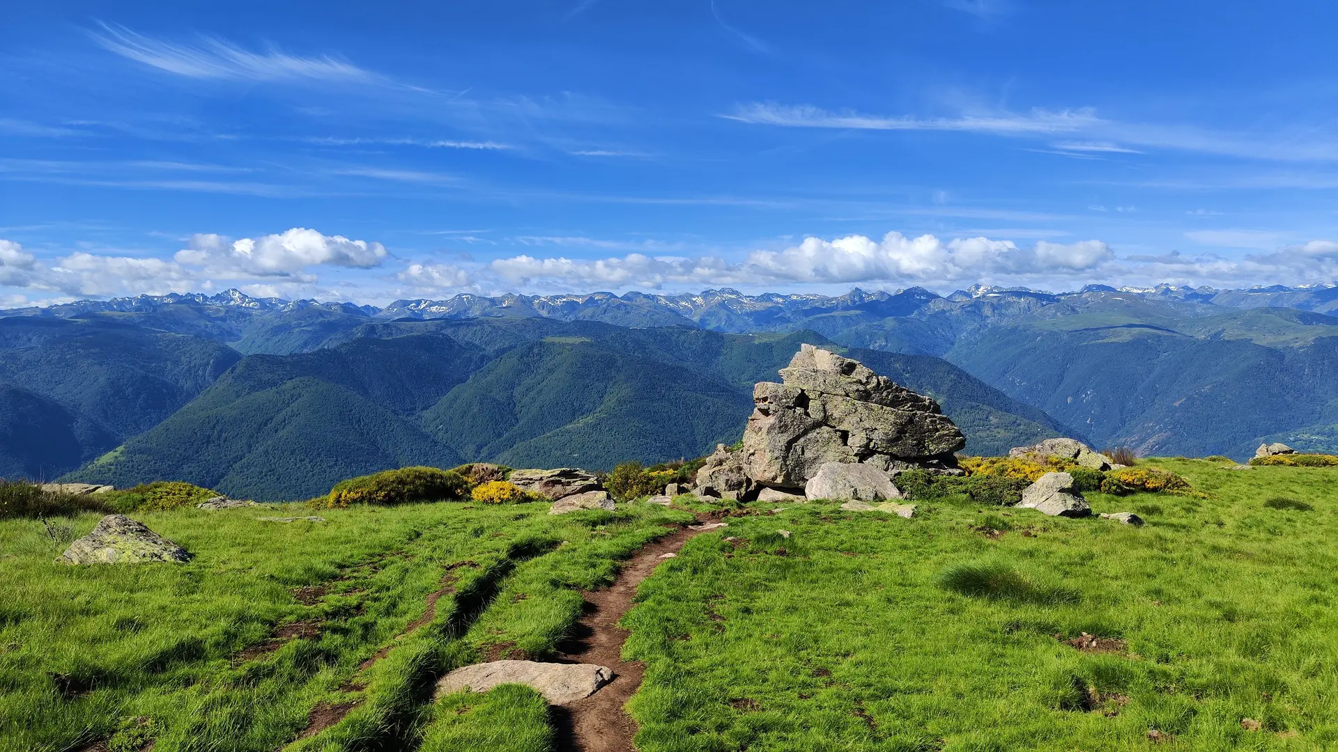 Vue sur les sommets frontaliers